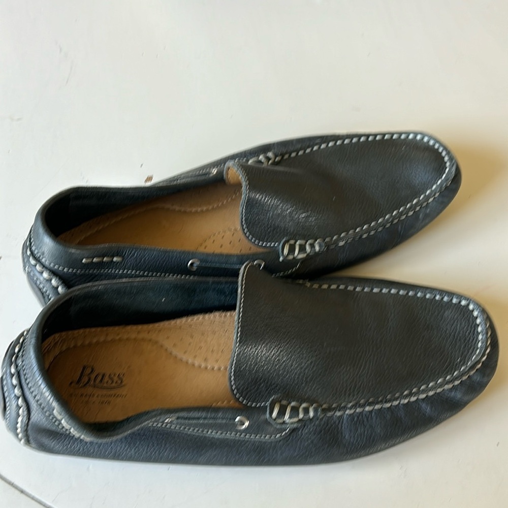 🌸G.H. Bass & Co. Black and White Loafers with Slip-On Design